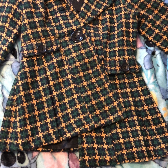 Never wore before Beta House green, yellow, and black. Size Medium - Picture 3 of 5